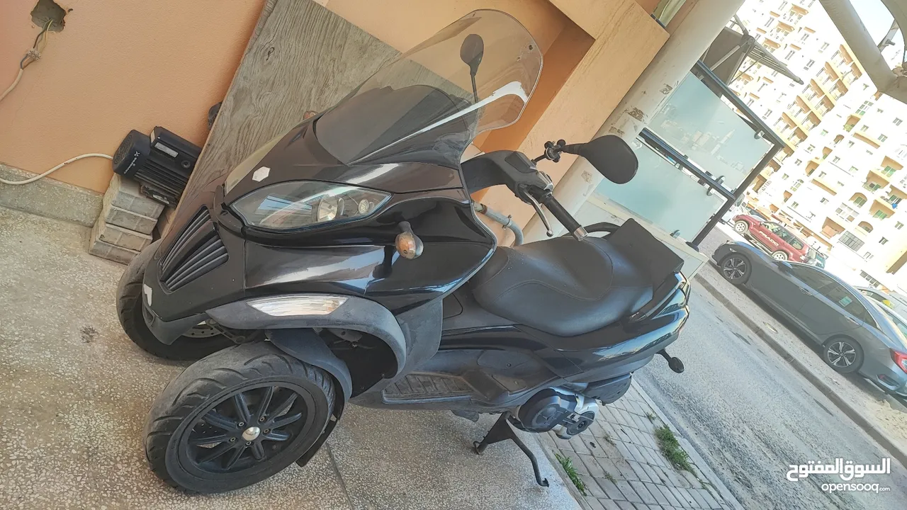 Piaggio mp3 400cc maxi scooter 3 wheels