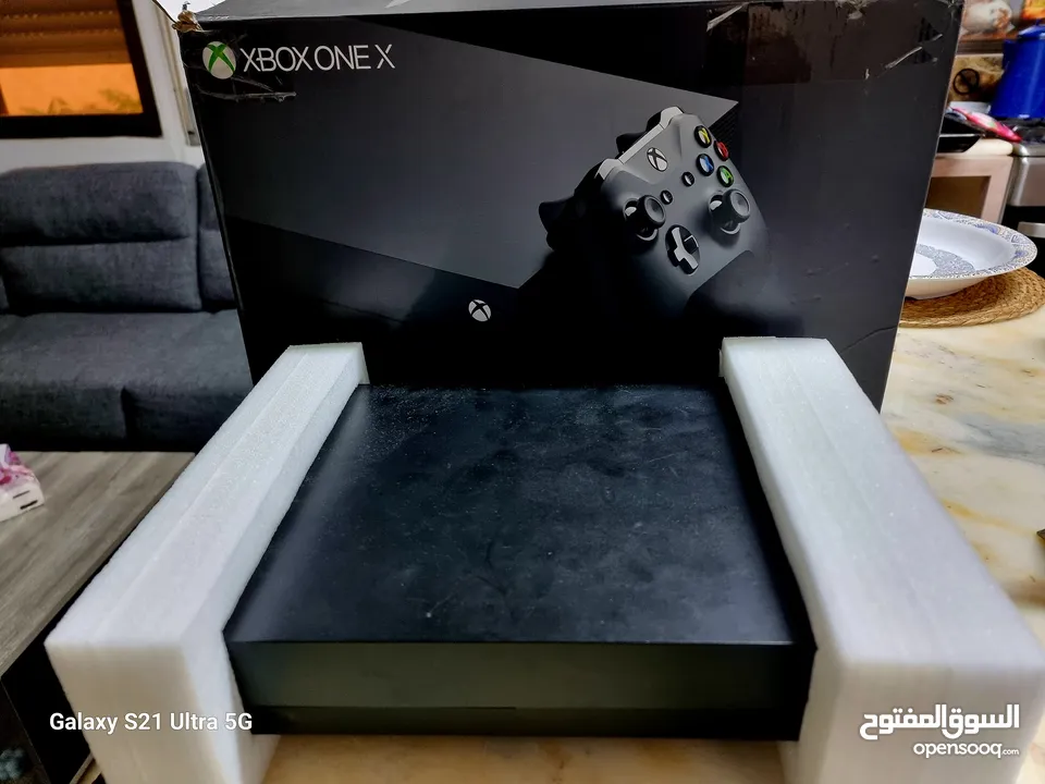 (4K ULTRA HDR)xbox one x بحال الوكاله حرفيا  يد اصليه عدد 2  السعر من الاخر ......