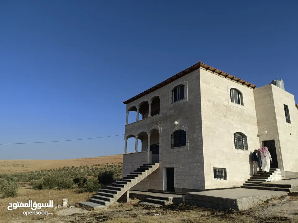 مزرعة وبيت