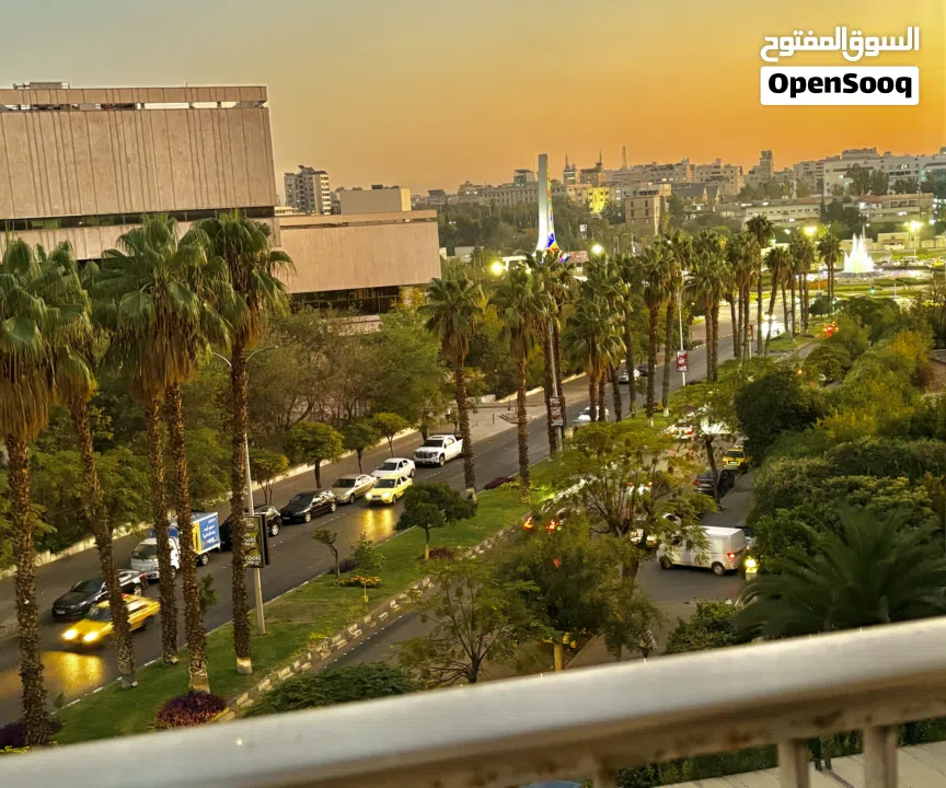 للبيع منزل إطلالة على ساحة الأمويين