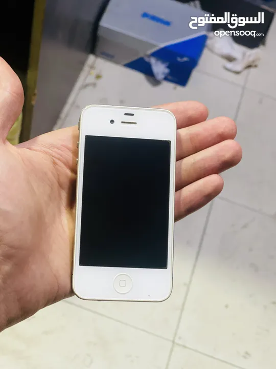 iPhone 4 شبه جديد للبيع
