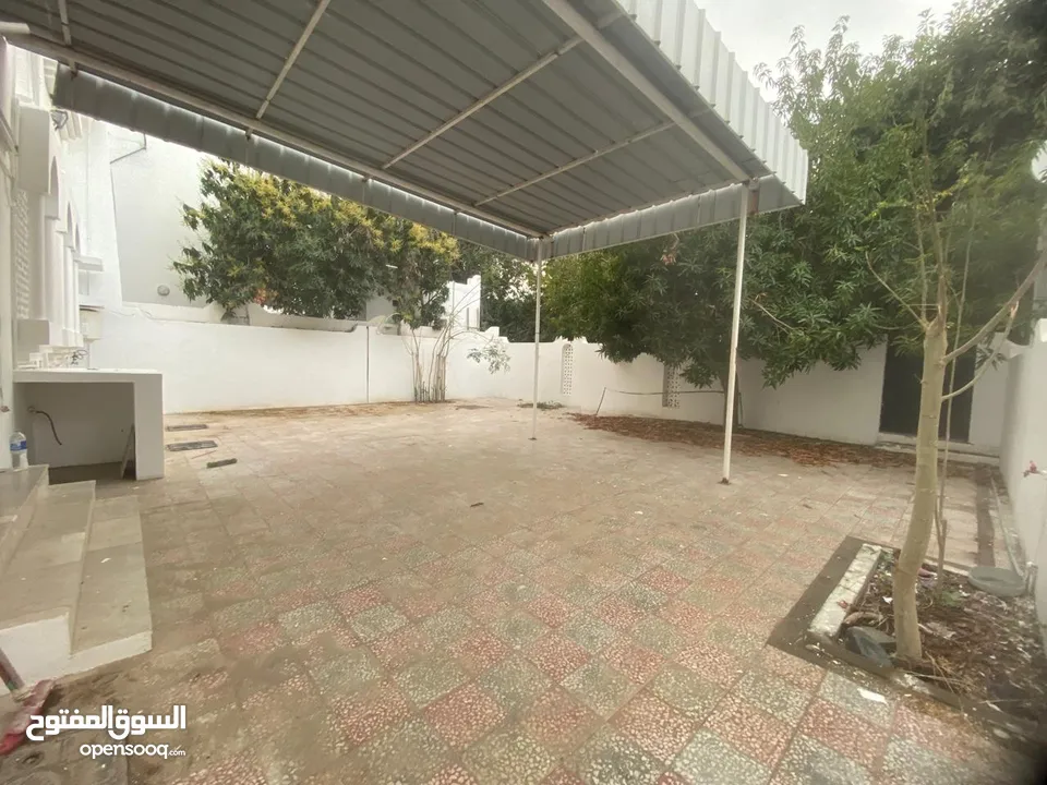 6Me36-Fabulous Commercial 8BHK Villa for rent in Qurum, Al Sarooj