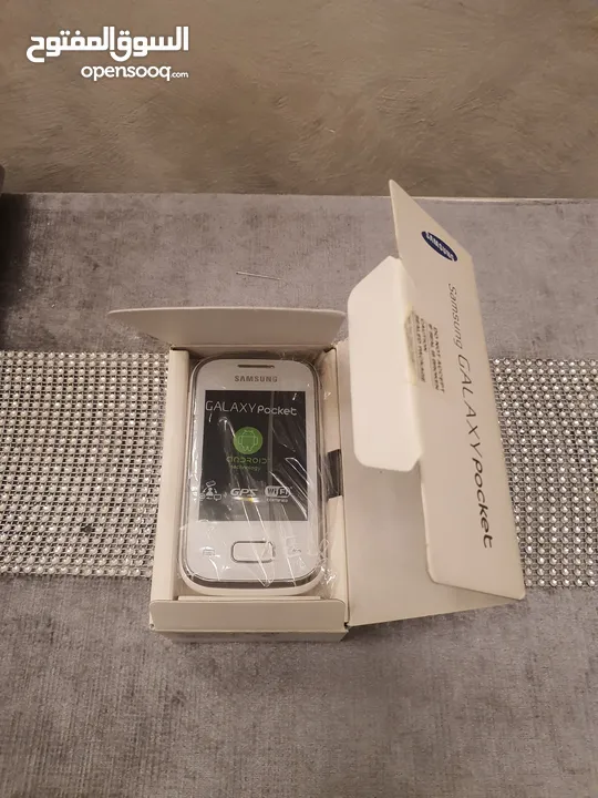اجهزة مخزنة قديمة بالكرتونة لم تستخدم نهائيا مع كامل اغراضهم Samsung وNokia وmotorolla وغيرهم