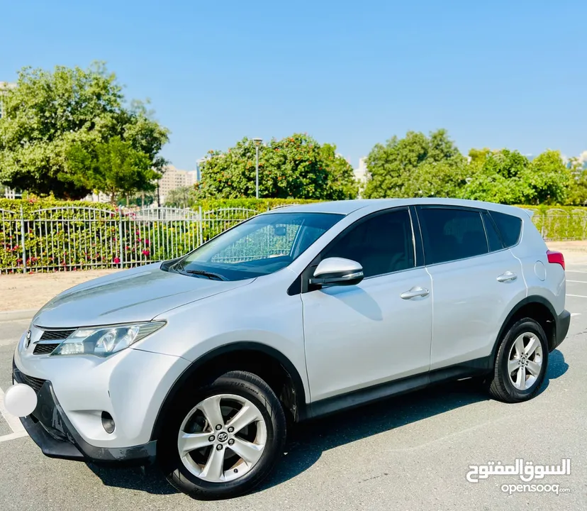 A Very Clean And Excellent TOYOTA RAV4 2015 SILVER GCC 5631