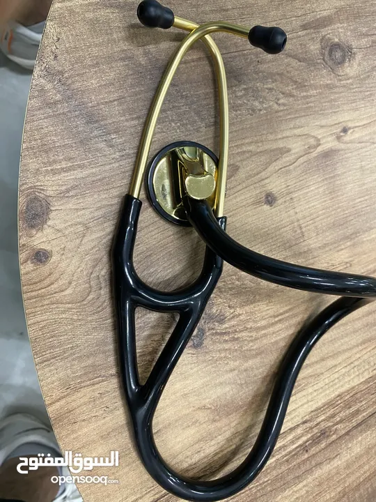 3m littmann cardiology gold  سماعه ليتمان الاصليه مع سيريل نمبر.  اللون ذهبي  ا