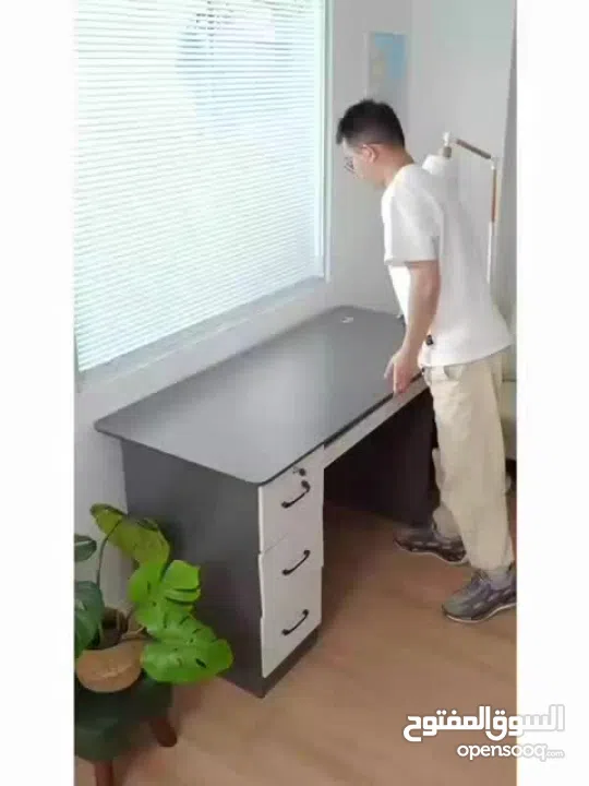 مكتب دراسة وعمل عصري – تصميم ذكي ومساحة عملية تصميم عصري بلون هادئ يناسب كل الديكورات الح