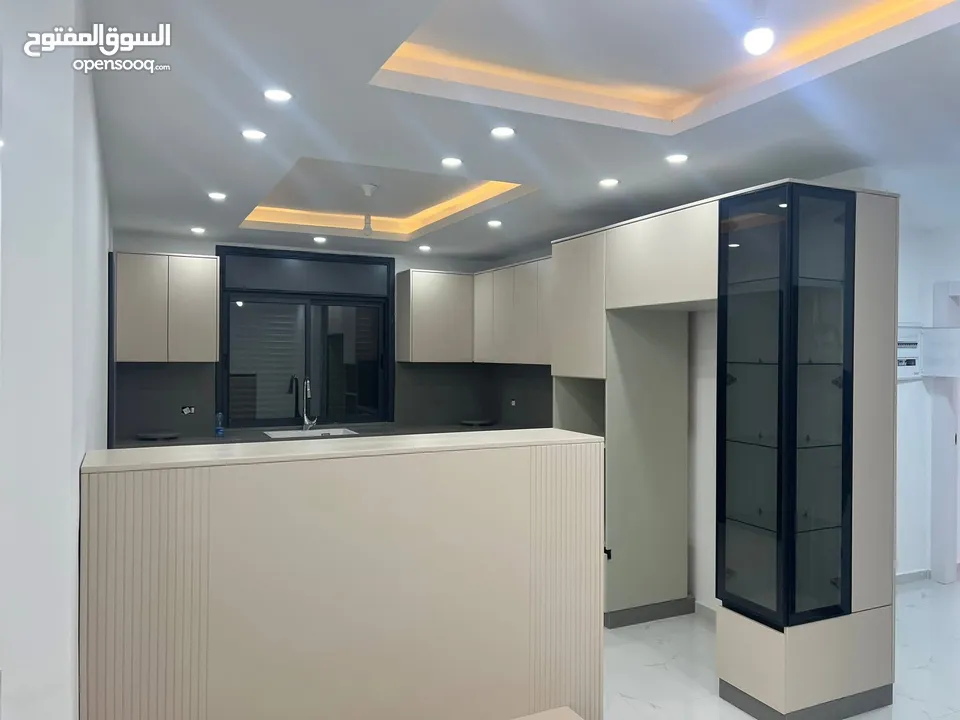شقه فارغة للايجار في عين منجد لم تسكن من قبل