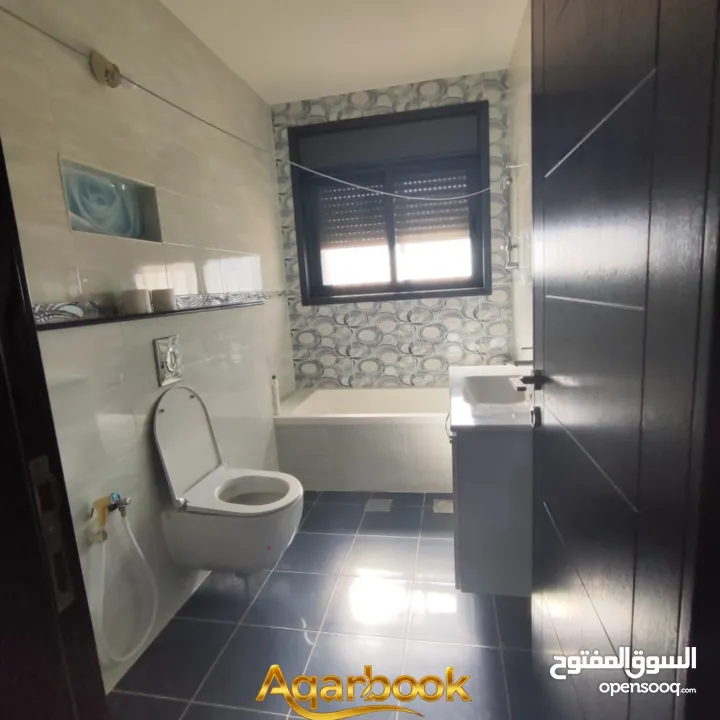 شقة مفروشة جزئيا للايجار خلف مجمع رام الله الطبي
