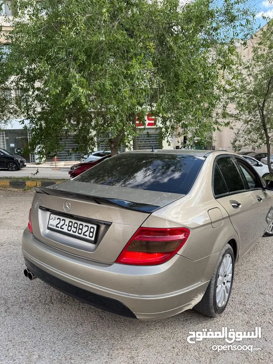 للإيجار مرسيدس  C200 موديل 2013 لون شمباني فاخرة شبابية و عائلية و رفاهية فقط من عند مكتب ليون جروب