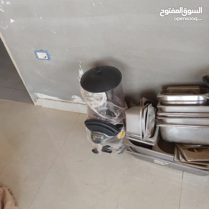 عدة مطعم شعبي