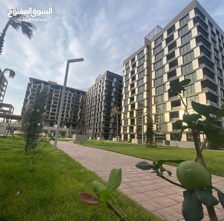شقة حديثة للبيع   في (  مجمع بغداد رزدنس المنطقه الخضراء ) مساحة.  185 متر عمارة مميزة تكون واجهتها