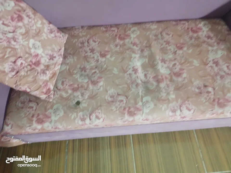 غرفة جلوس لون زهري