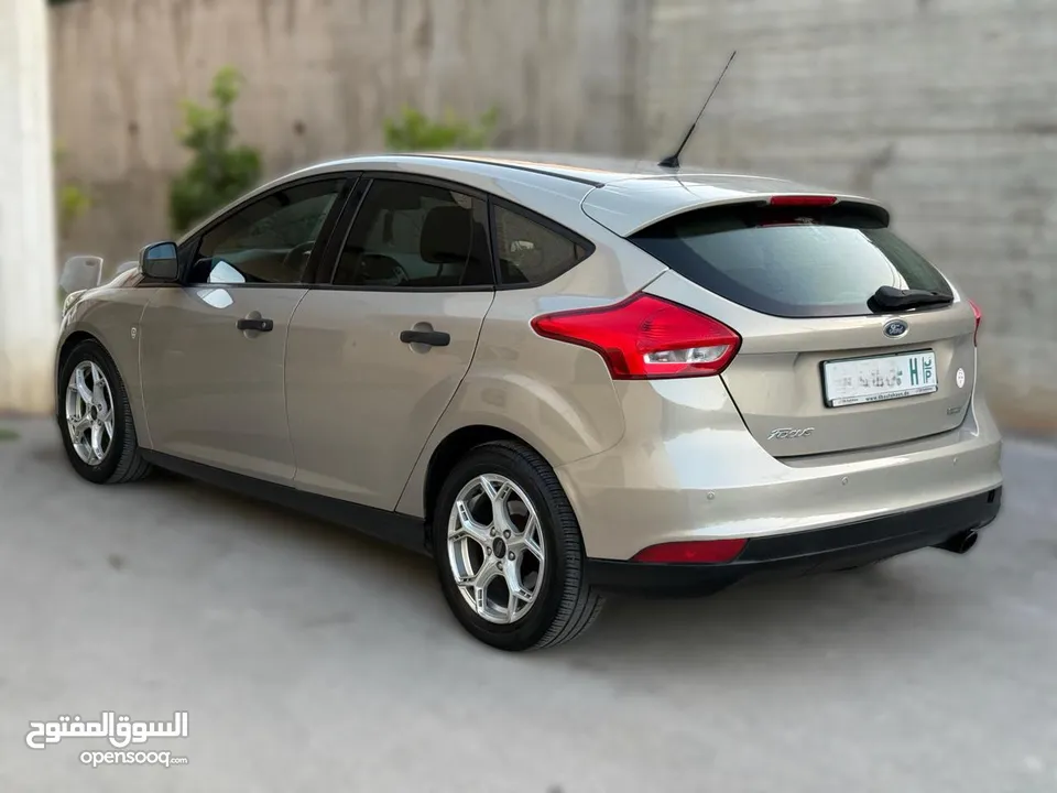 سيارة فورد فوكس 2016 بوضع ممتاز للبيع كاش بداعي السفر