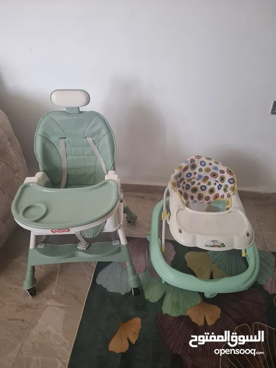 كرسي طعام +كراجة مشي بحالة ممتازة بدي ابيعهم مع بعض