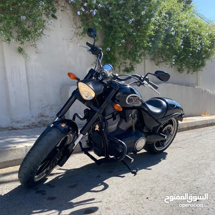 دراجة فيكتوري همر 8 بول