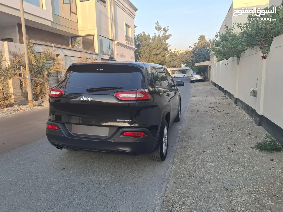 Jeep Cherokee sport 2016 second owner very clean condition 187km major service done