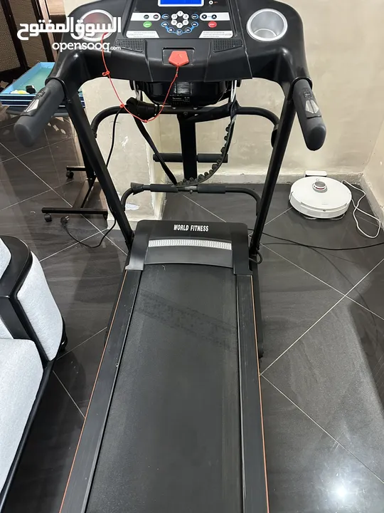 للبيع جهاز مشي و تكسير دهون كهربائي (Treadmill) من شركة WORLD FITNESS - بحالة ممتازة