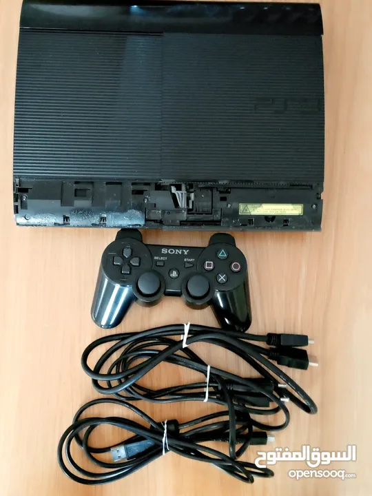 بلايستيشن 3 مستعمل للبيع مع كل اغراضه مهكر عليه 25لعبة و 3مكاتب لتنزيل الالعاب