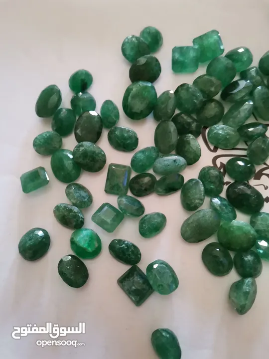 Emerelad زمرد اخضر طبيعي اصلي زامبيا سعر القيراط 100دولار.. طبيعي اصلي غير مسخن ولا معالج.  تحفه روع