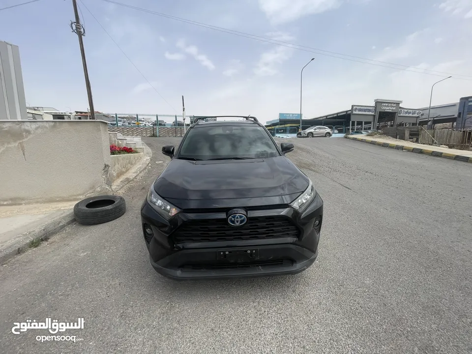 2021 TOYOTA RAV4, LE  بطاريه ليثيوووم السياره توب نضافه بصلاه على النبي