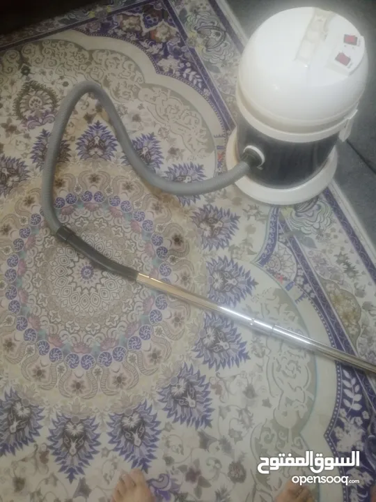 مكنسه كهربائيه olmar  مستعمله بحاله ممتازه