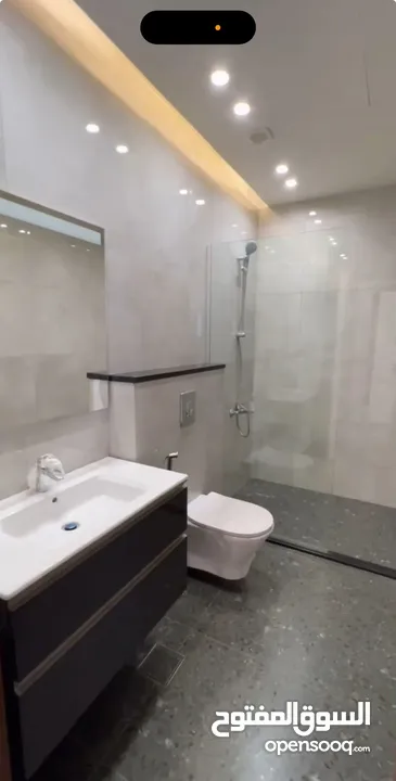 شقة فارغة للبيع في عبدون  ref : 14343