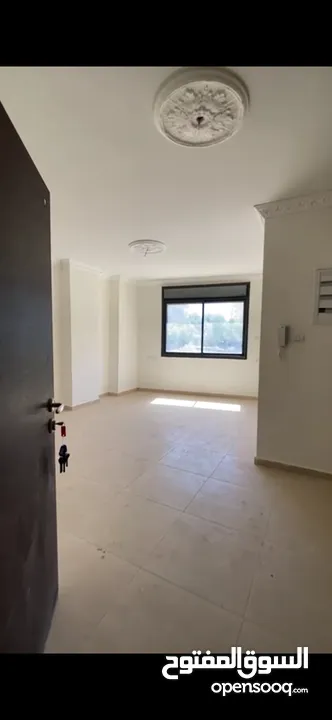 شقة قريبة من جامعة بير زيت 900 متر فقط عن الجامعة