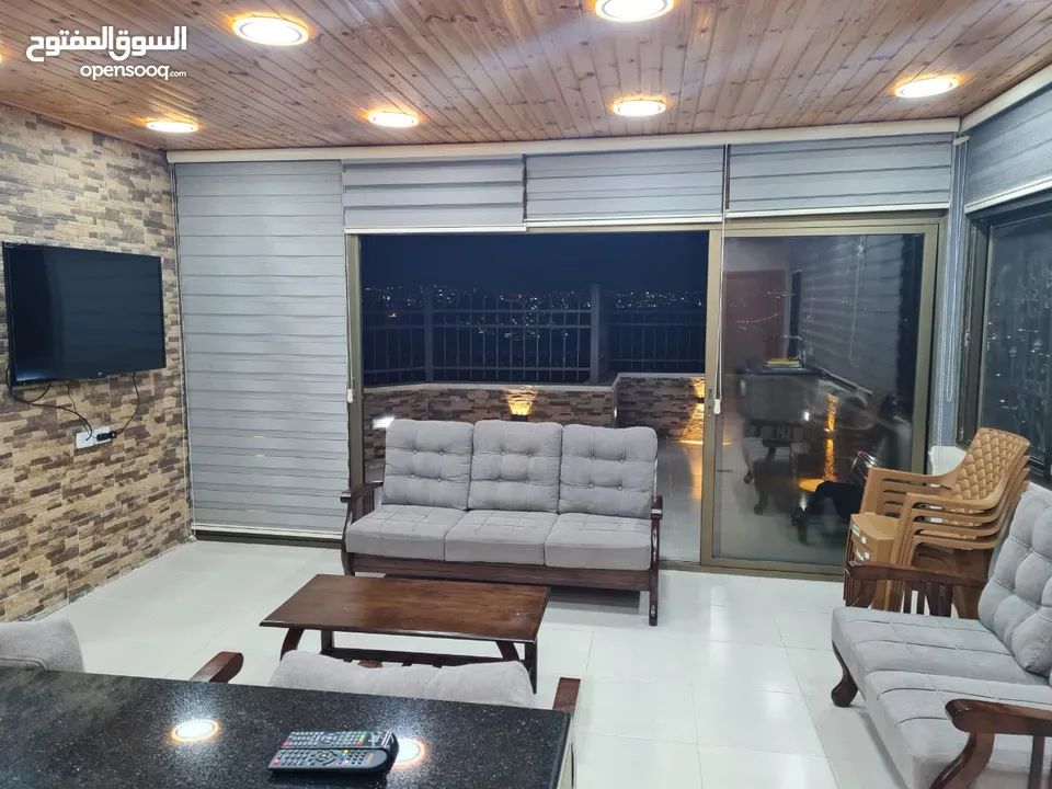 روف مفروش تشطيب سوبر ديلوكس للإيجار