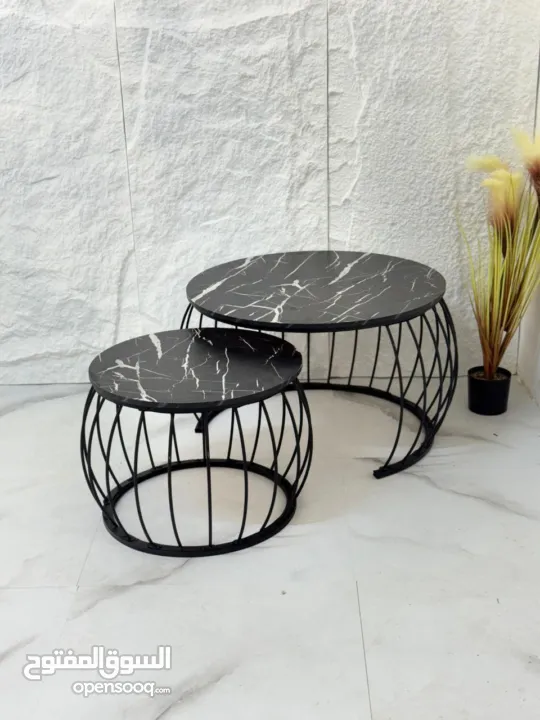 طاولات مودرن بتصميم عصري يخطف الأنظار باشكال متعدةة دائري ومربع سطح رخام فاخر ولمعة جذابة مع قاعدة