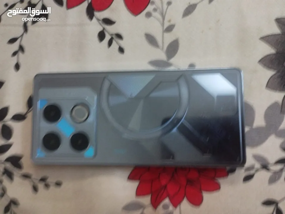 جهاز غني عن تعريف بسعر مناسب غير قابل لبدل  موجود رصيفه معو كرتونه  وسمعات فقط