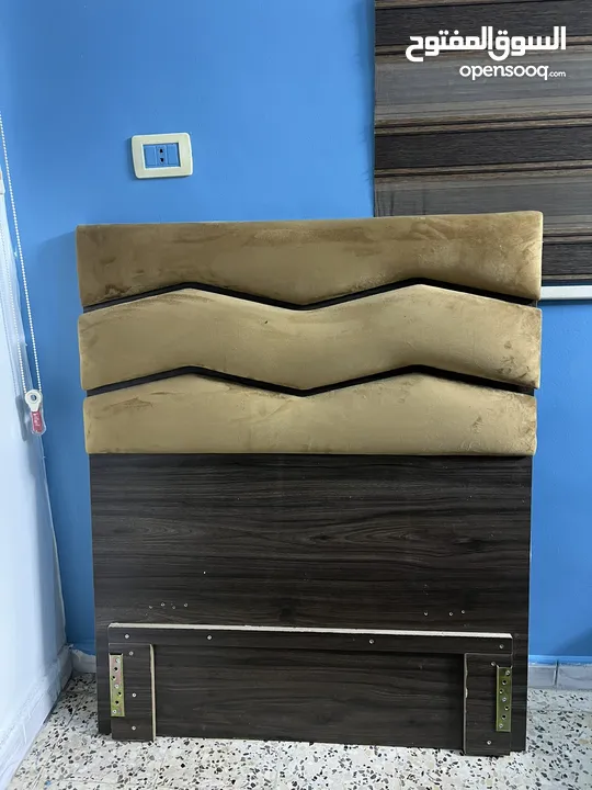 غرفة نوم شبابية للبيع مستعملة بحالة الجديد.
