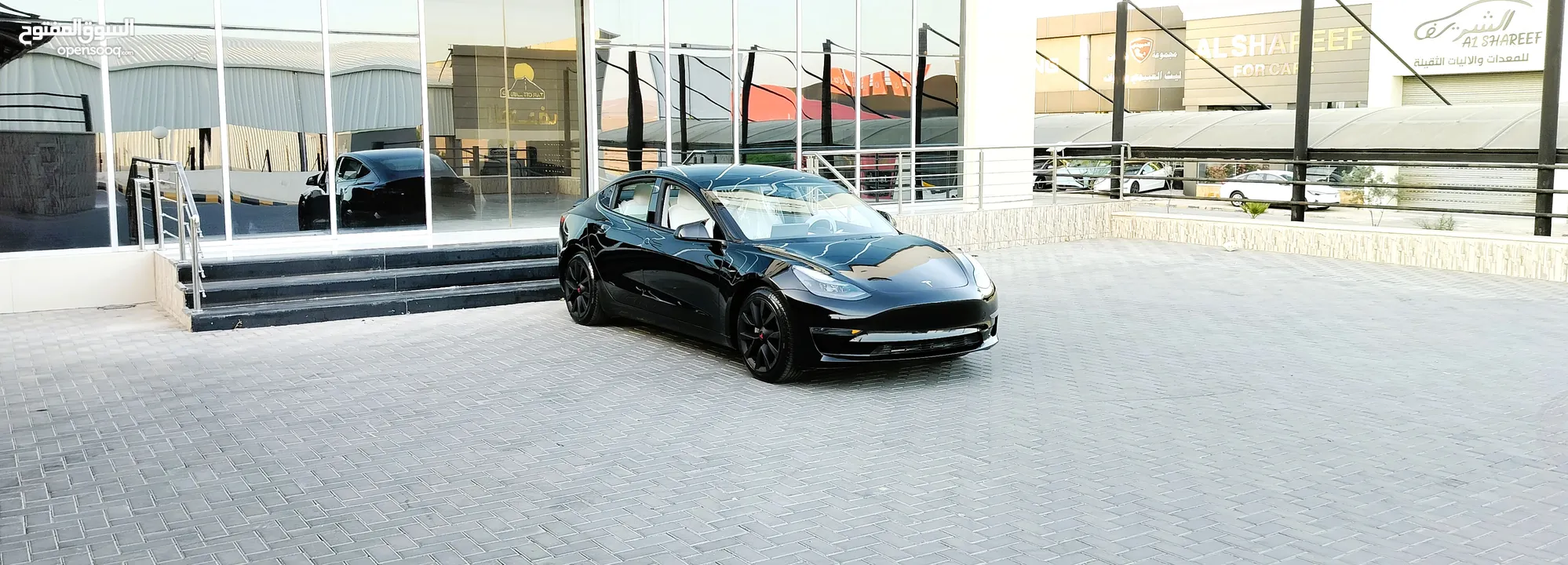 تيسلا 2023 model 3 فحص كامل اوتوسكور لون اسود ملوكي داخلي ابيض بحالة الوكالة بسعر لقطة ومحروووق