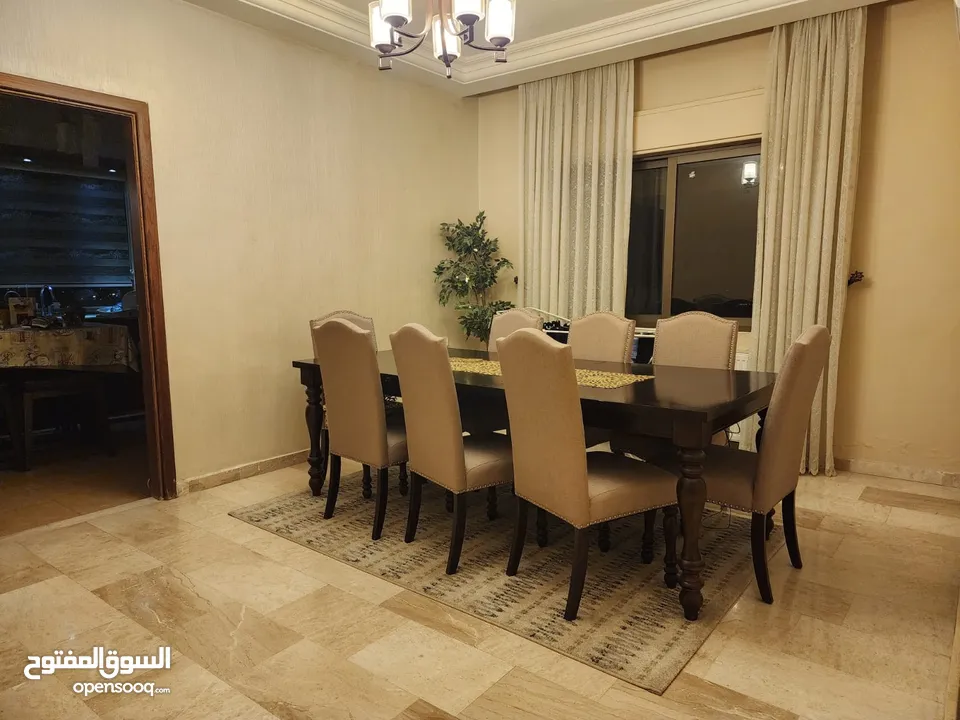 شقة مع رووف و ترس إطلالة أبدية خلابة  على جبال جرش و السلط في أجمل مناطق الجبيهة ابو عوف تنظيم أ
