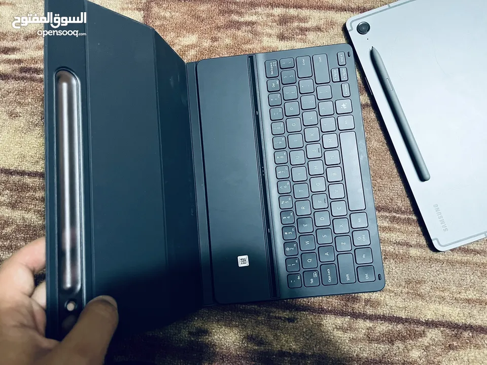 تابلت سامسونج جالكسي s9 fe wifi مع الكيبورد الاصلي بسعر مغري  استخدام خفيف شبه الجديد نظيف جدا جدا