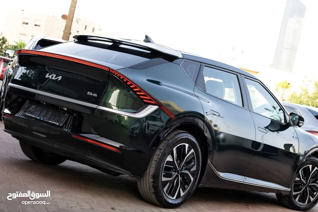 Kia EV6 2022 دفع رباعي بطاريه كبيره فل مسكر  فل اضافات خمس كميرات لون مميز