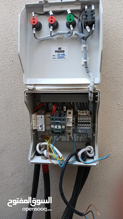 صيانة كهرباء و ماء مع أعمال صباغة