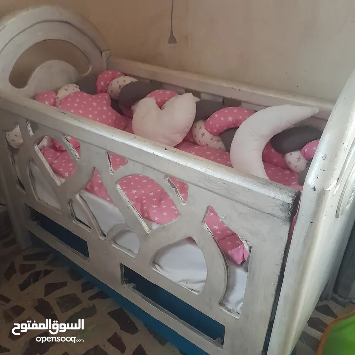 سرير اطفال خشب مستعمل