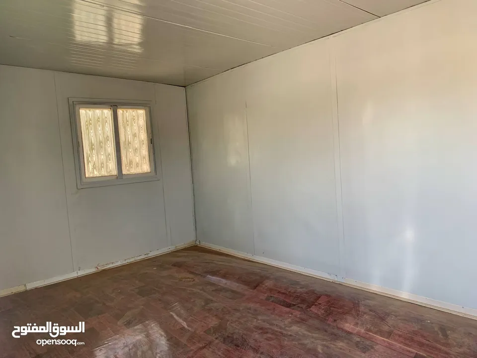 كرفان مساحه 5متر.... عرض3 شباك عدد2 السعر 550 شامل التوصيل داخل اربد