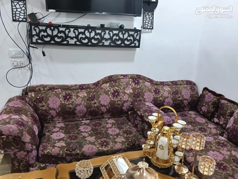 موجود طقم كورنر للبيع في المزار الشمالي  نضيف بحال جديد جاحز للاستخدام الكورنر تفصيل قابل للتفاوض