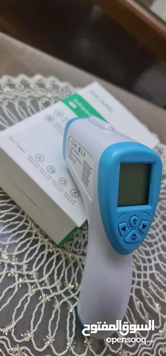 جهاز ميزان حراره دقيق وسريع يقيس درجه الحراره عن بعد في أقل من 3 ثواني عن قرب وبعد يلزم بكل بيت