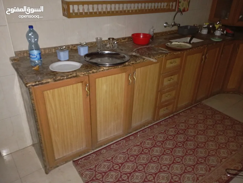مطبخ للبيع المنيوم وخشب زان اصلي لون مميز وخزائن وأبواب المنيوم وخشب زان اصلي