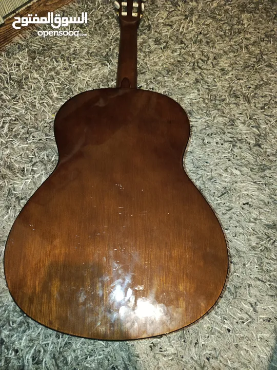جيتار ياماها . Yamaha c40
