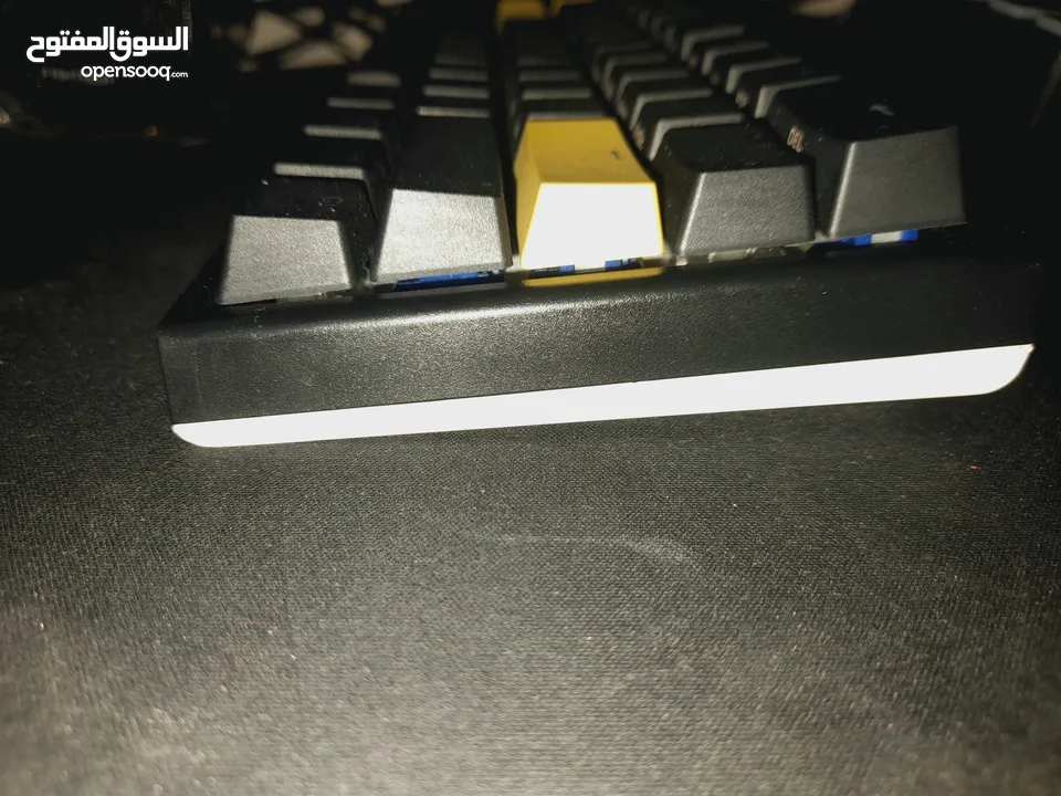 للبيع كيبورد Ducky One 2 Mini + كيابس HyperX.