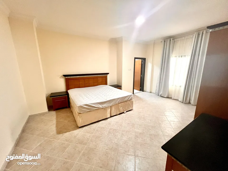 For rent in Juffair spacious apartment  للإيجار في الحفير شقه واسعه غرفتين وصاله