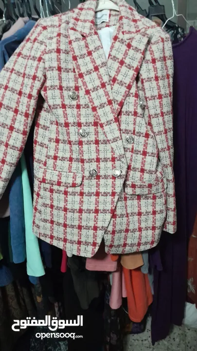 ملابس نسائية مستعملة وموجود عدة ماركات وعدة احجام