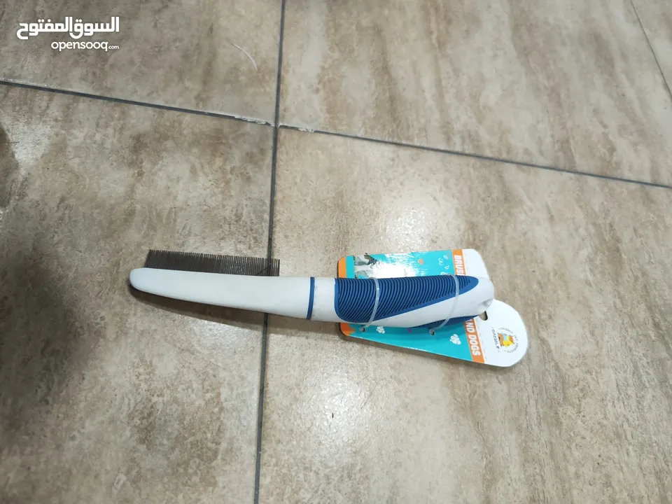مشط القمل للقطط و الكلاب ، في حلول موسم الصيف يكثر البراغيث و الحشرات الصغيرة تابع الوصف