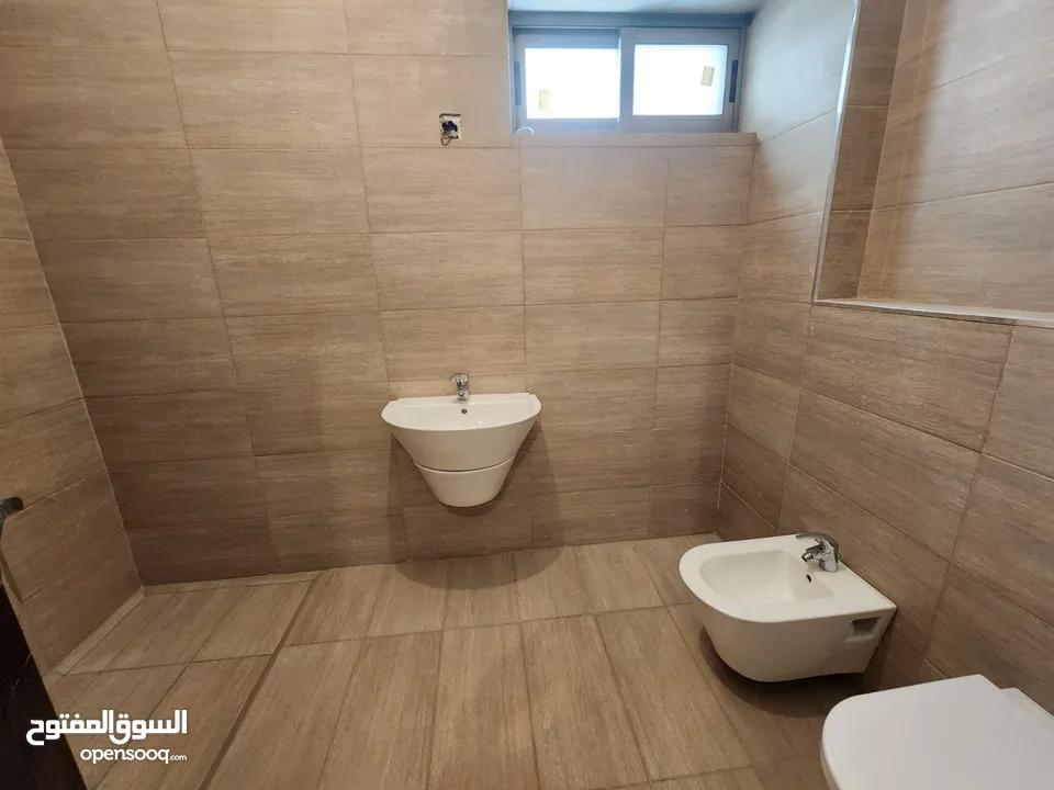 شقة فارغة للبيع في منطقة الدوار الرابع ( عدد 2 ) ref : 14339