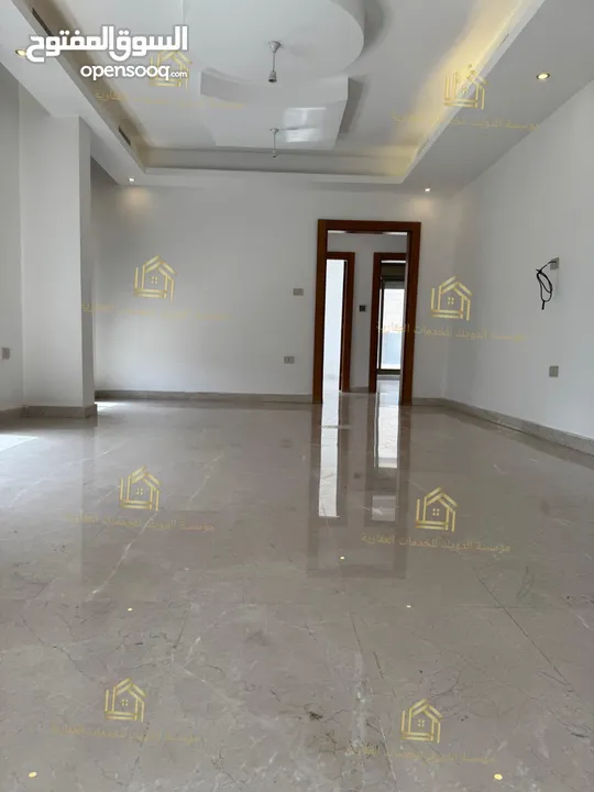 شقة فاخرة - لم تسكن - دير غبار - 3نوم 1ماستر - 220م - بإطلالــــه مميزة - قرب الخدمات العامة