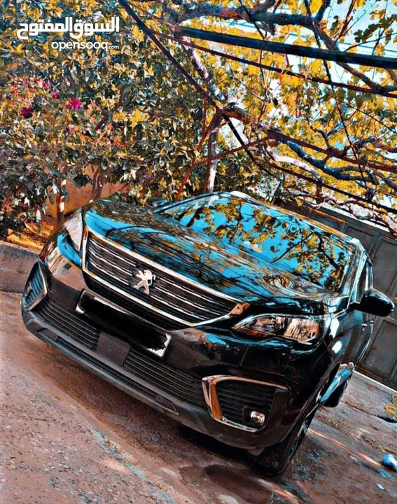 سيارة بيجو 5008