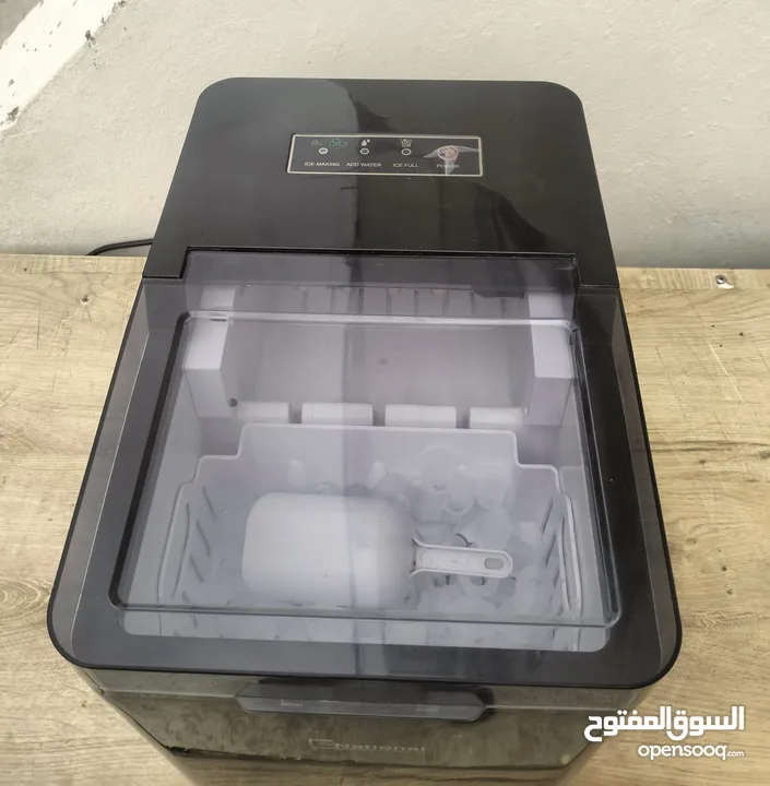 ماكينة صانعة الثلج ice maker ماركة ناشيونال بحالة ممتازة سريعة التحضير للمطاعم والكافيهات والبيوت  .